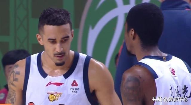 世界杯手机观看软件-CBA最新排名：上海爆冷丢榜首 广东双杀南京 辽宁完败青岛引关注